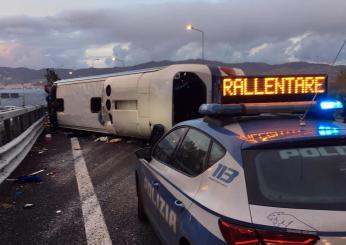 Autobus si ribalta sul raccordo A13 Bologna-Padova: 4 passeggeri feriti