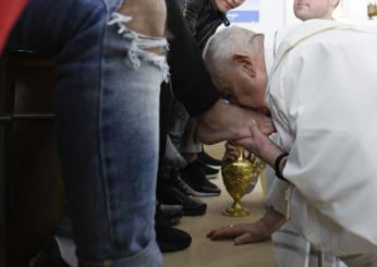 Papa Francesco celebra il rito della lavanda dei piedi a Casal del Marmo