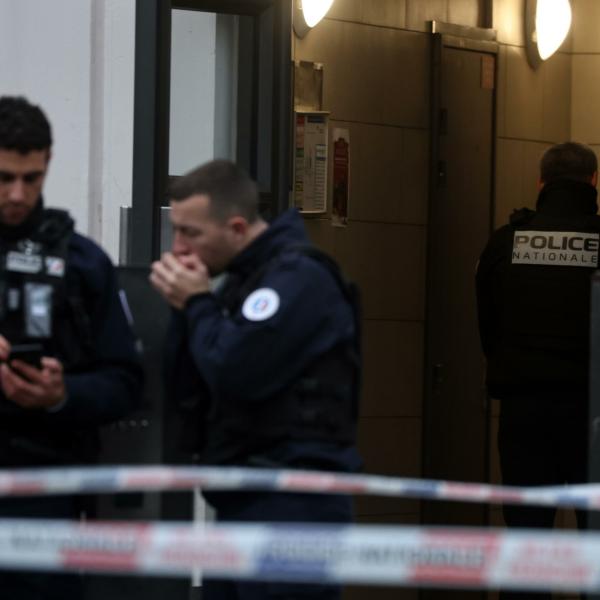 Strage familiare in Francia, padre confessa di aver ucciso la moglie e i 4 figli: “Delle voci mi hanno chiesto di fare del male”