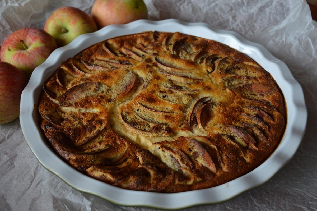 A merenda o colazione ecco la torta di pane e mele