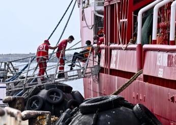 Non si fermano gli sbarchi a Lampedusa: approdati 33 barchini. Hotspot allo stremo: oltre 2mila migranti