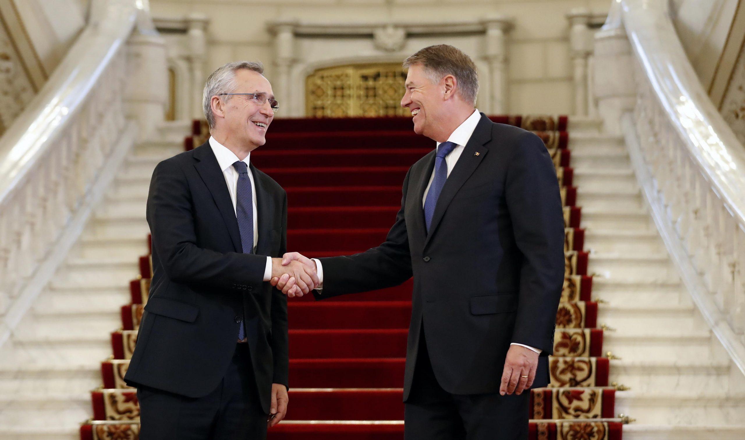 Bucarest, Stoltenberg (Nato) attacca la Russia: “Usa l’inverno come arma di guerra contro Kiev”