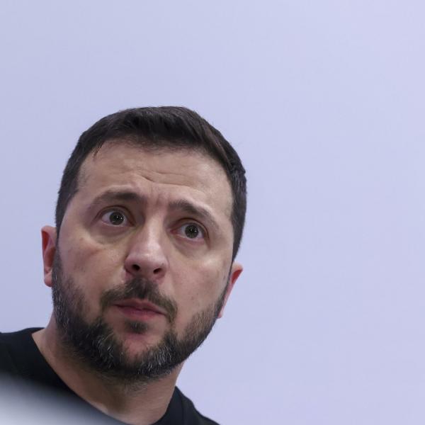 Ucraina, Zelensky: “Attacchi russi aumentano, Kherson colpita senza motivo”