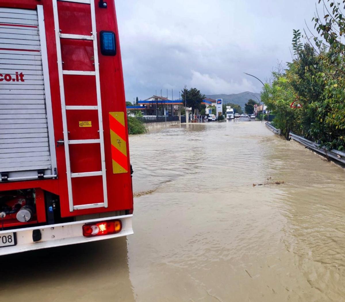 Maltempo a Frosinone, frana una collina sulla strada: isolata la fr…