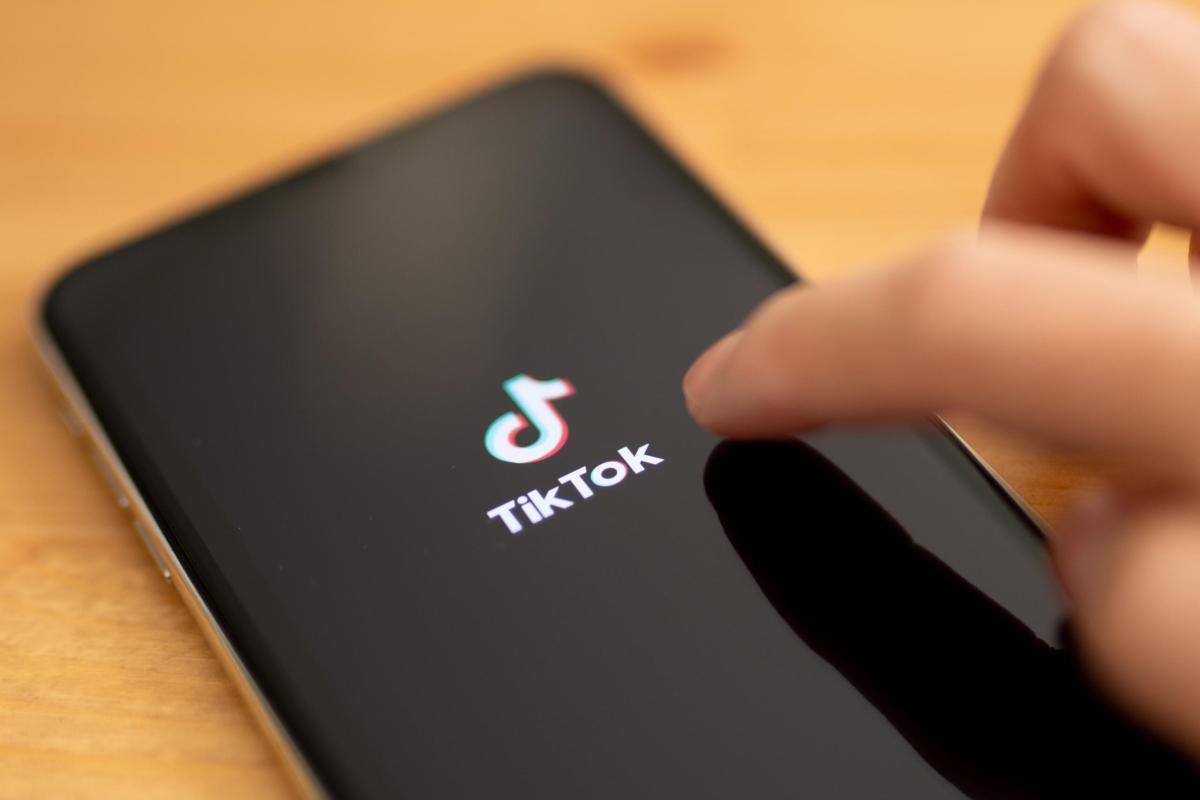 Quante ore all’anno passiamo su TikTok? Il numero è incredibilmente…