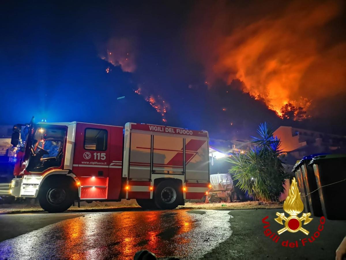 Incendi in Sicilia, il sindaco di Messina Basile: “Si lavorerà anch…