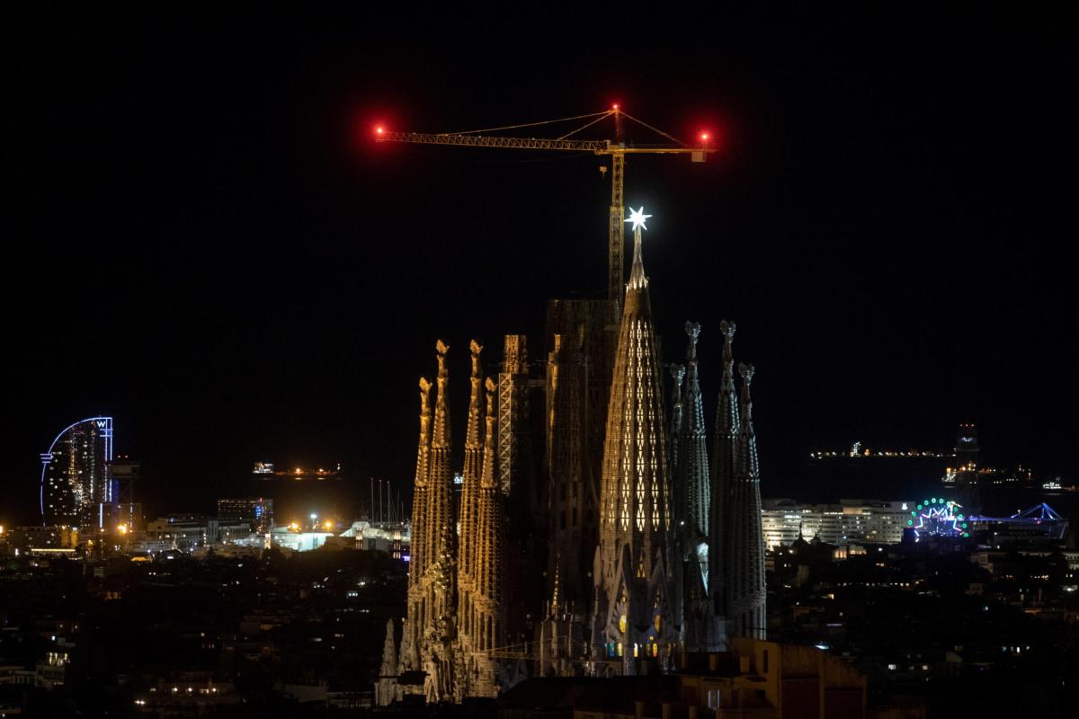 Barcellona, terminati i lavori della Sagrada Familia dopo 140 anni