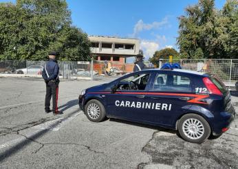 Settimo Torinese, legano corda ad altezza uomo in strada: si cerca un gruppo di giovani | Video