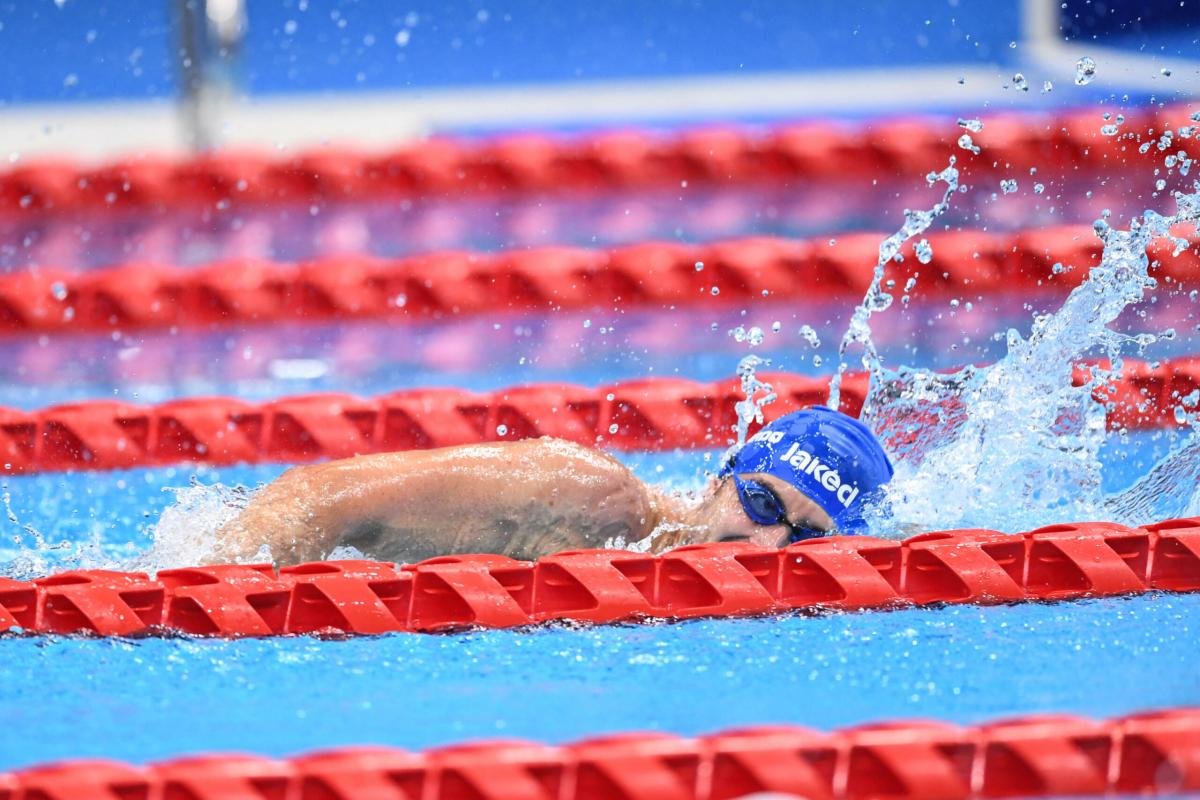 Nuoto, l’Italia conquista il pass olimpico nella staffetta mista dei 4×100 misti: decisiva la semifinale del Mondiale di Doha