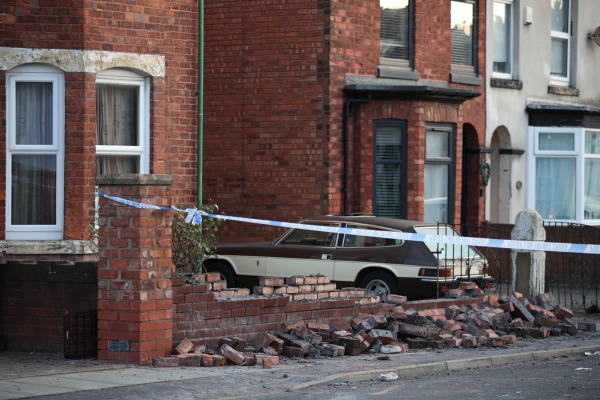 Scontri a Southport, 39 poliziotti feriti: chi sono i manifestanti che hanno attaccato la moschea vicino Liverpool? | VIDEO