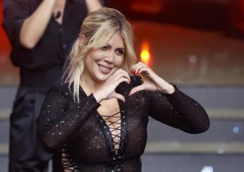 Wanda Nara seno, diretta hot in topless con capezzolo in bella vista (video)