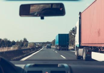 Brindisi, tir cisterna precipita da un cavalcavia: ferita la donna che era alla guida