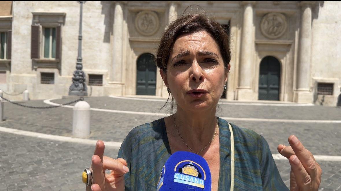 Sentenza shock: 10 secondi non è molestia, Flash Mob di protesta. Boldrini: “La Russa parla a sproposito. Non c’è un tempo giusto per denunciare” | VIDEO INTERVISTA