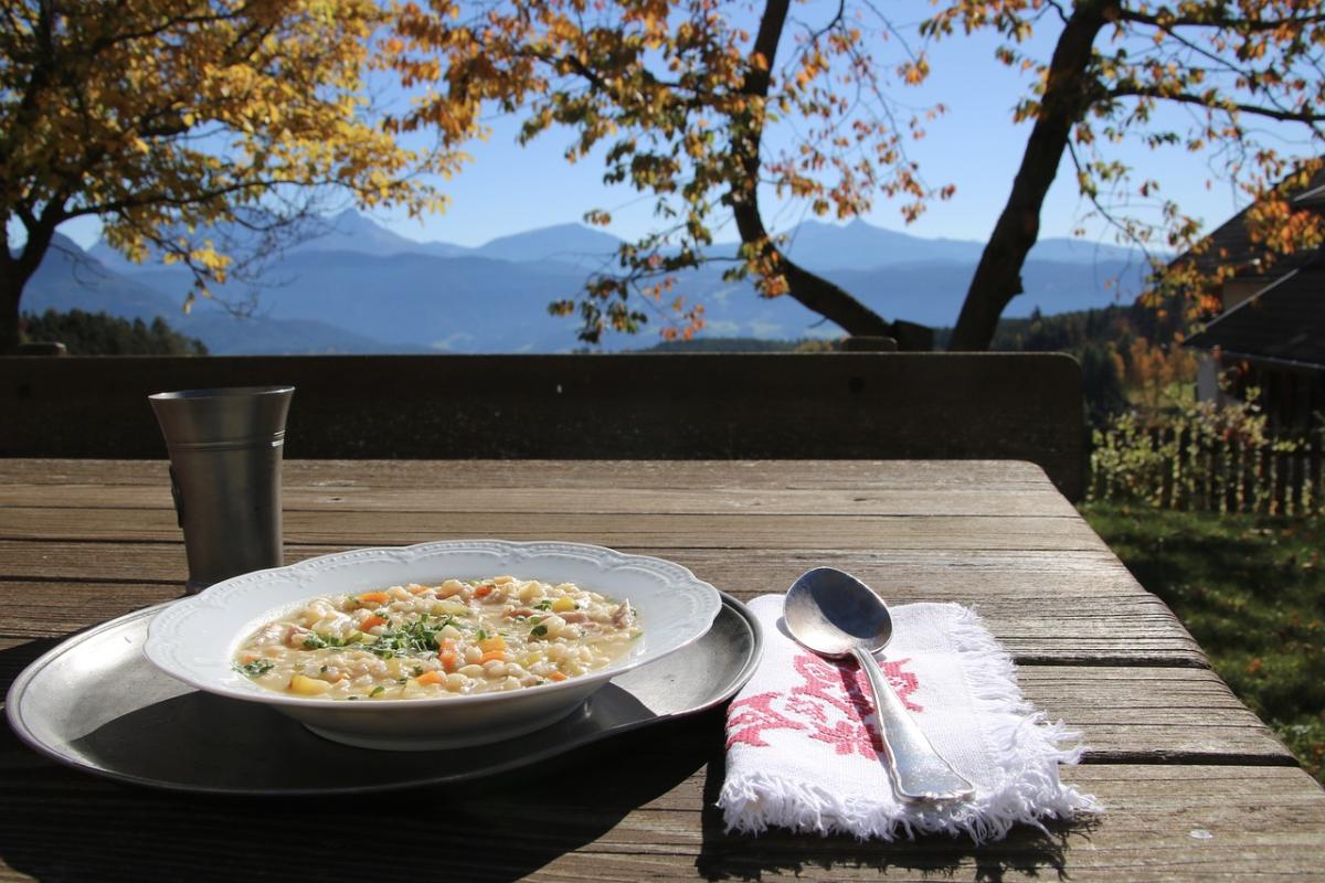 Comfort food: la zuppa di orzo in 3 varianti golose