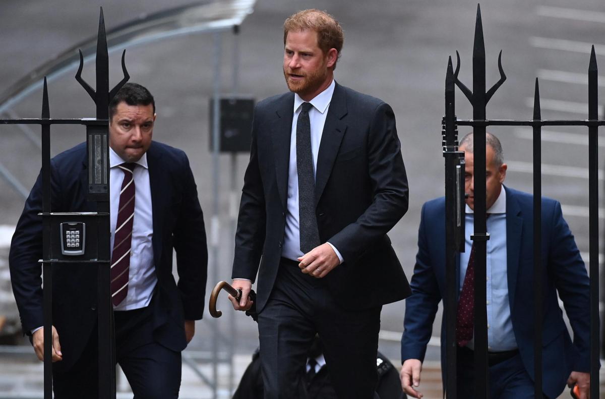 Principe Harry, dall’errore sul sito alle accuse alla Royal family