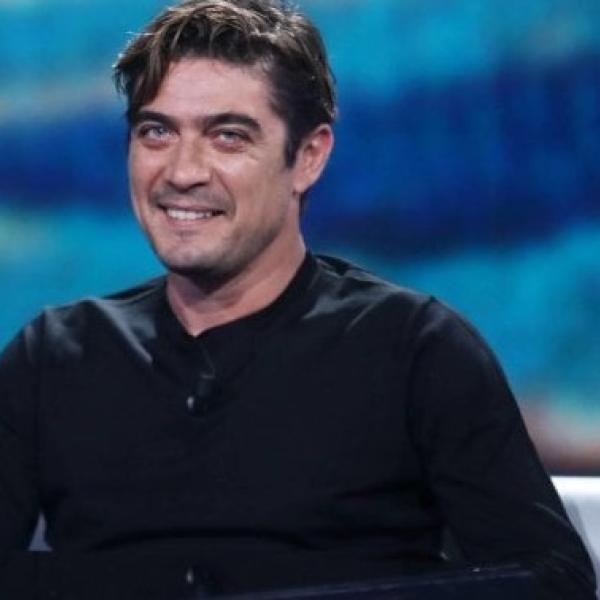 Che malattia ha avuto Riccardo Scamarcio? Il ricovero per malore da stress