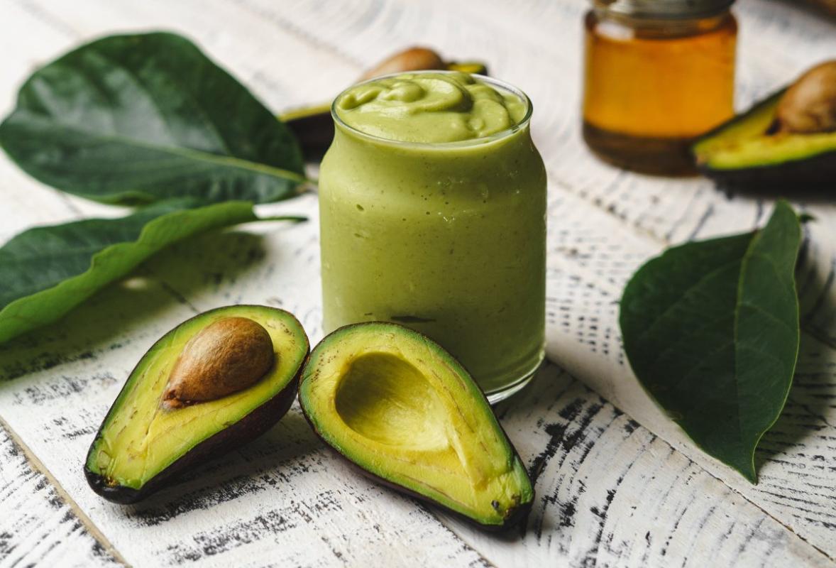 Cosa accade se mangi un avocado ogni giorno? Ecco i benefici di questo frutto e perché è considerato un superfood