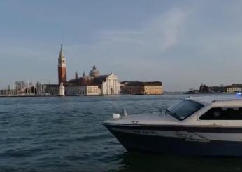 Venezia, poliziotto salva una turista che tenta di gettarsi nel vuoto