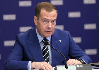 Guerra in Ucraina, Medvedev spaventa sulle armi atomiche: “Se gli Usa vogliono sconfiggerci abbiamo il diritto di difenderci”