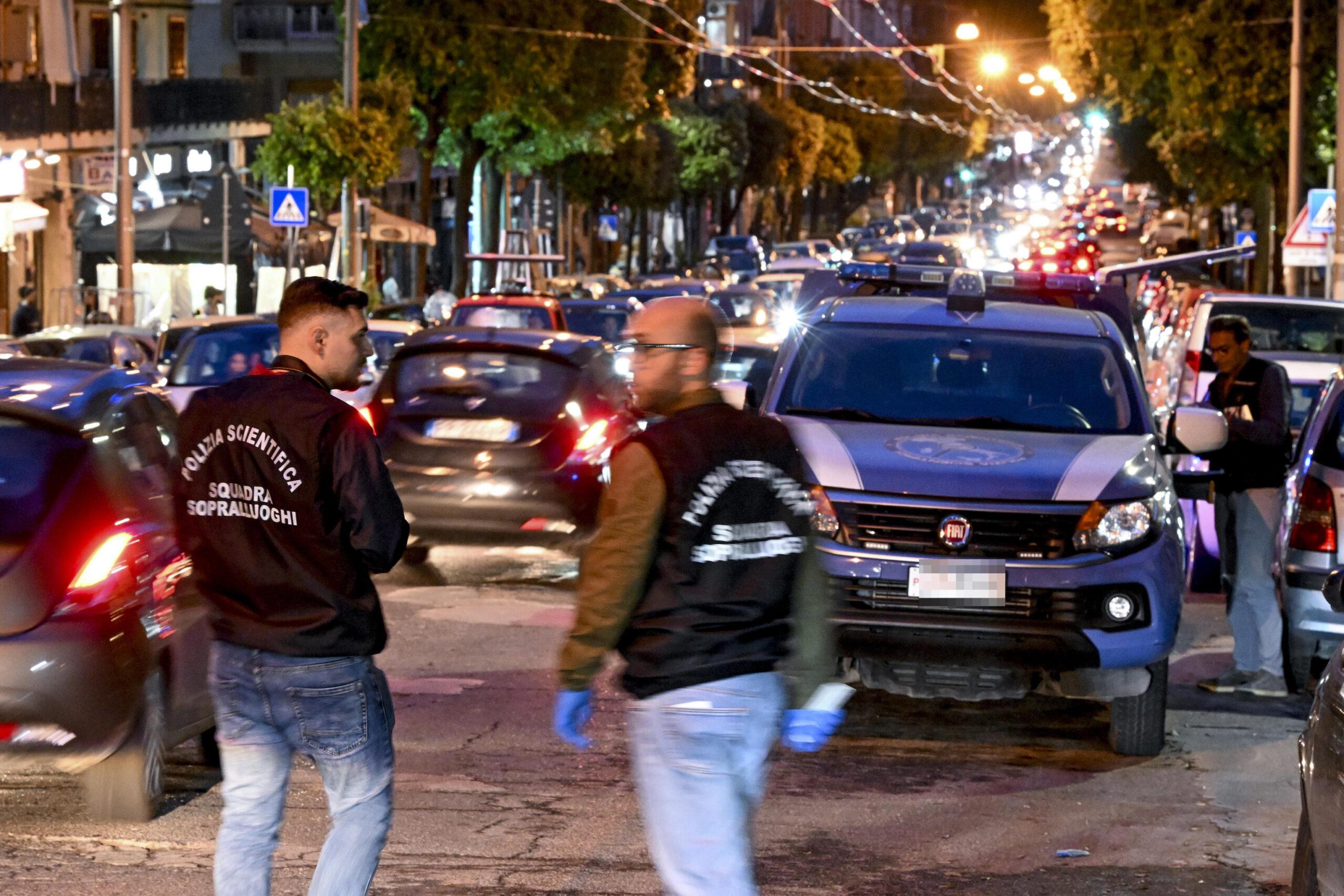 Chi è l’uomo trovato morto accoltellato in strada a Napoli: arrestato un 61enne di origine tunisina