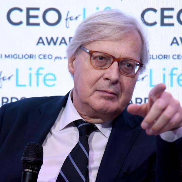 Roma, Vittorio Sgarbi prosciolto insieme alla compagna per l’acquisto all’asta di un quadro: “Il fatto non sussiste”