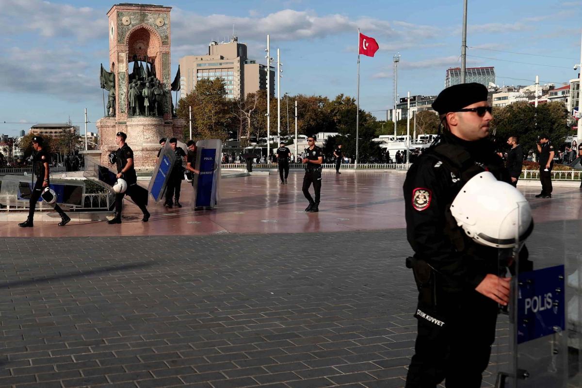 Turchia, forte esplosione nel centro di Istanbul: 6 morti e 53 feri…