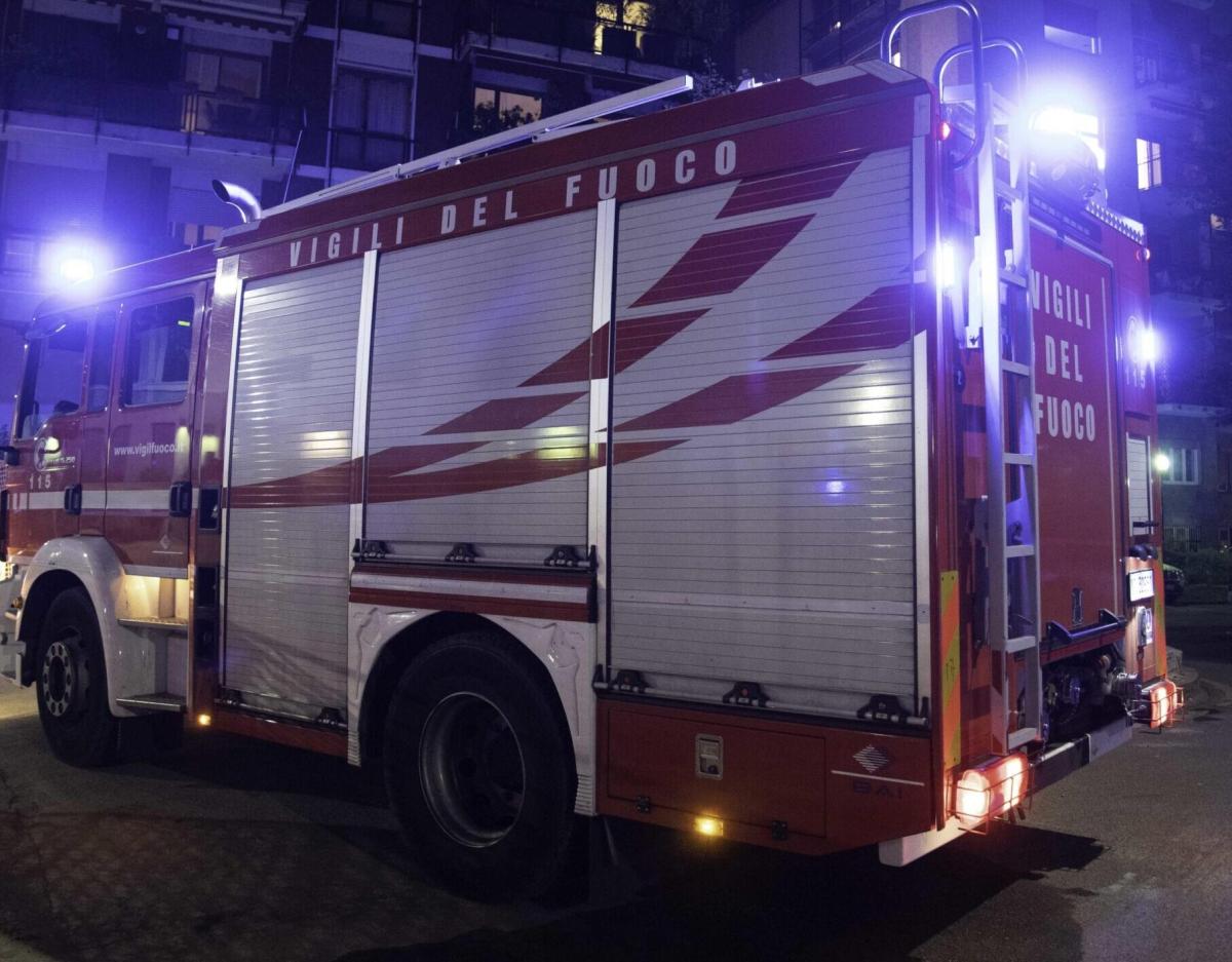 Incendio a Milano, brucia un appartamento in via Taormina: un morto