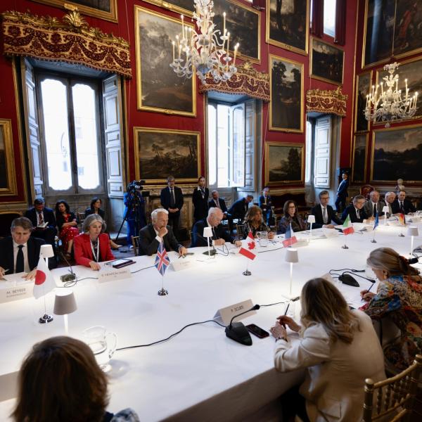 G7 in Puglia, mistero sulla cancellazione dalla bozza del “diritto all’aborto”. Furiosi da Bruxelles e Parigi, da Roma cadono dalle nuvole