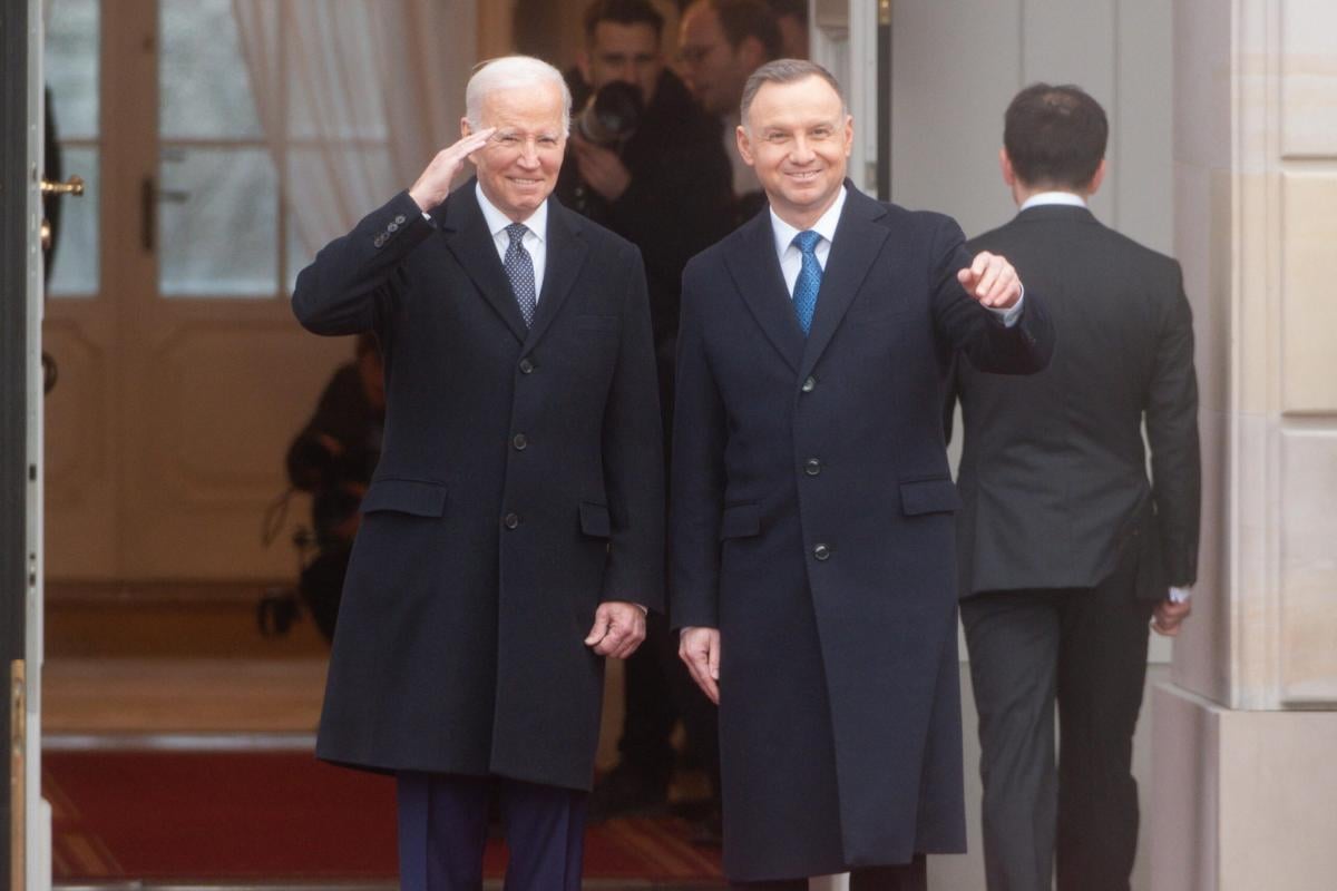 Joe Biden in Polonia, il presidente Usa accolto a Varsavia: “Kiev r…