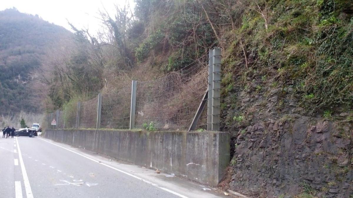 Verbania, incidente ad Oggebbio: cade masso su una macchina, ferito…