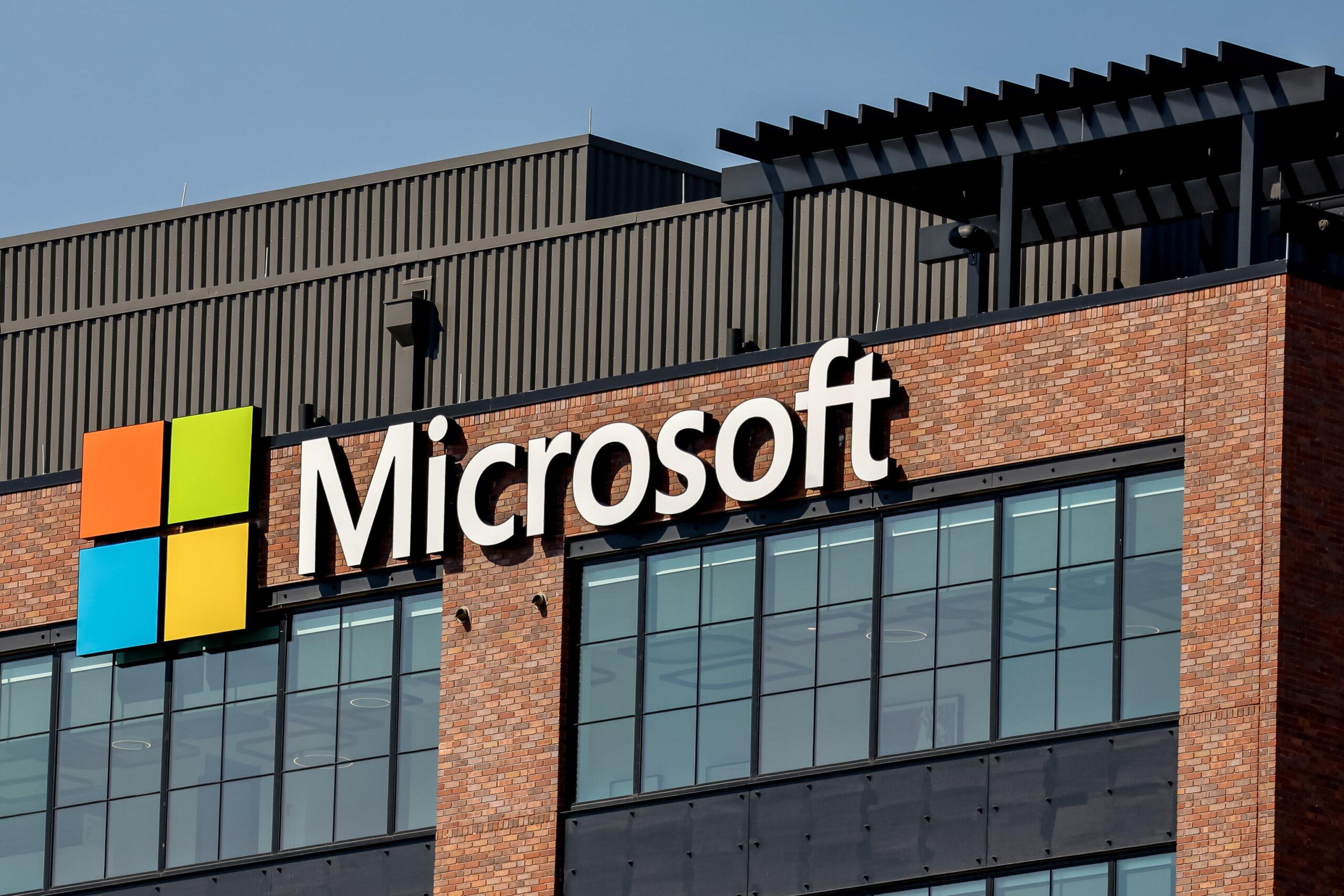 Blackout Microsoft, server down e problemi per tutti i servizi: è un attacco informatico? | FOTO