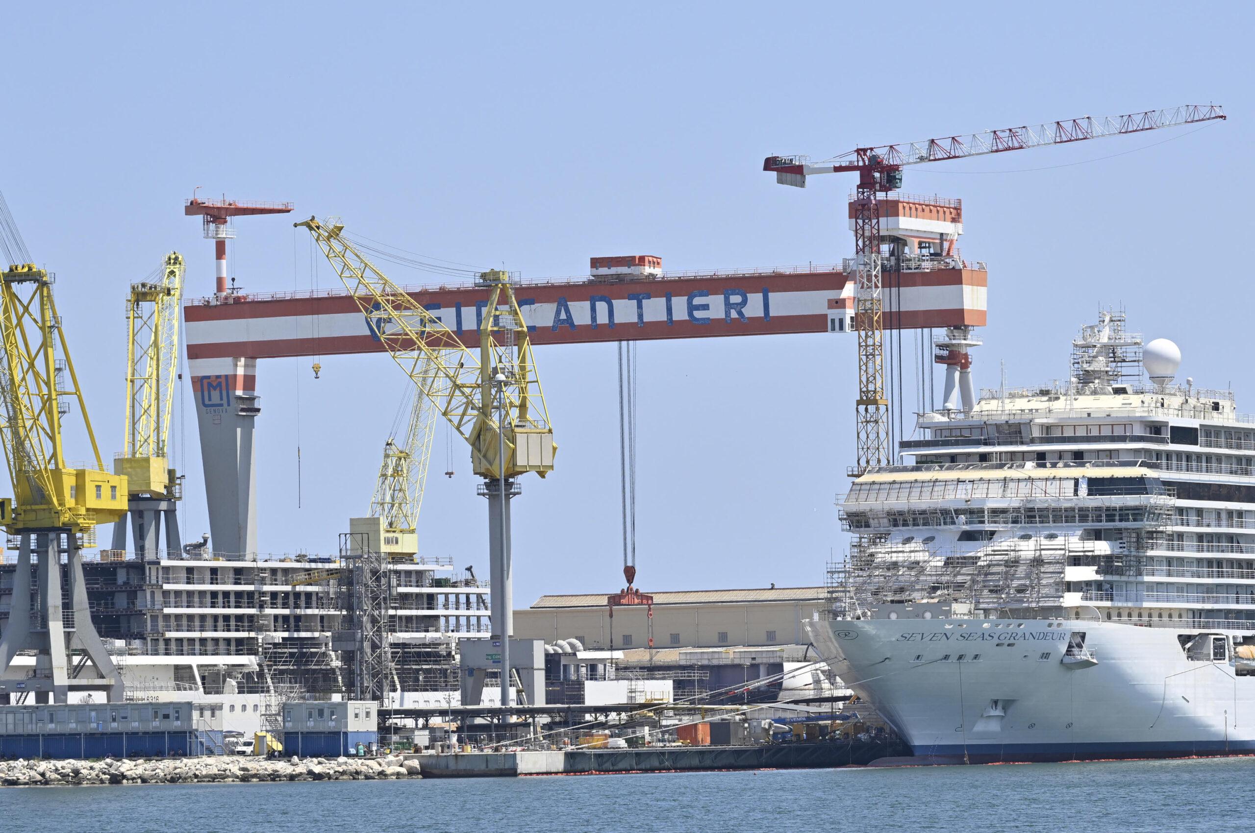 Ancona, tragedia al porto: operaio Fincantieri tenta il suicidio in una nave in costruzione, è grave