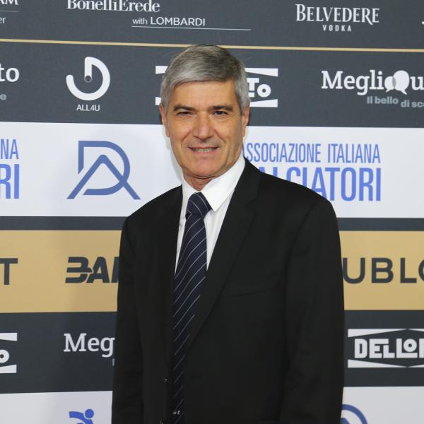 Arbitri, il presidente Trentalange si è dimesso perché la Figc stava per commissariare l’Aia