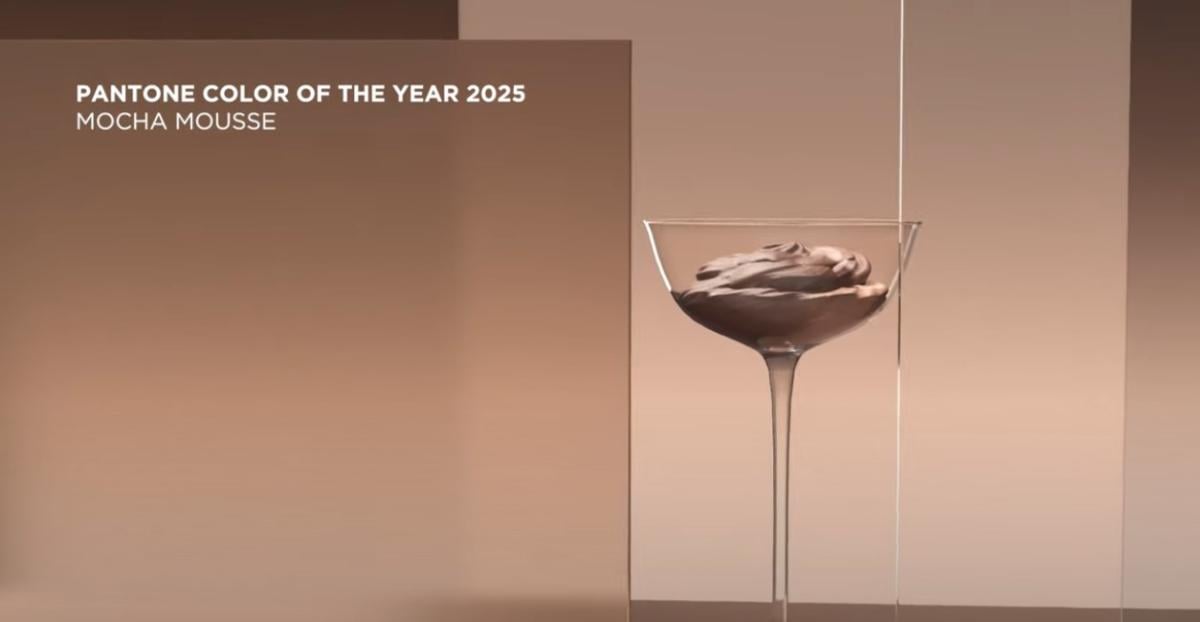 Mocha Mousse: il colore del 2025 secondo Pantone 