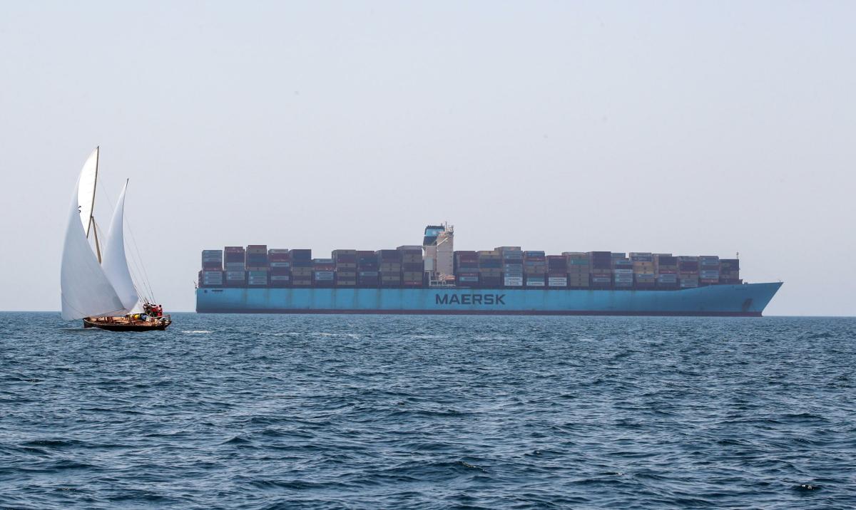 Maersk sospende le navigazioni nel Mar Rosso per 48 ore dopo l’attacco degli Houthi