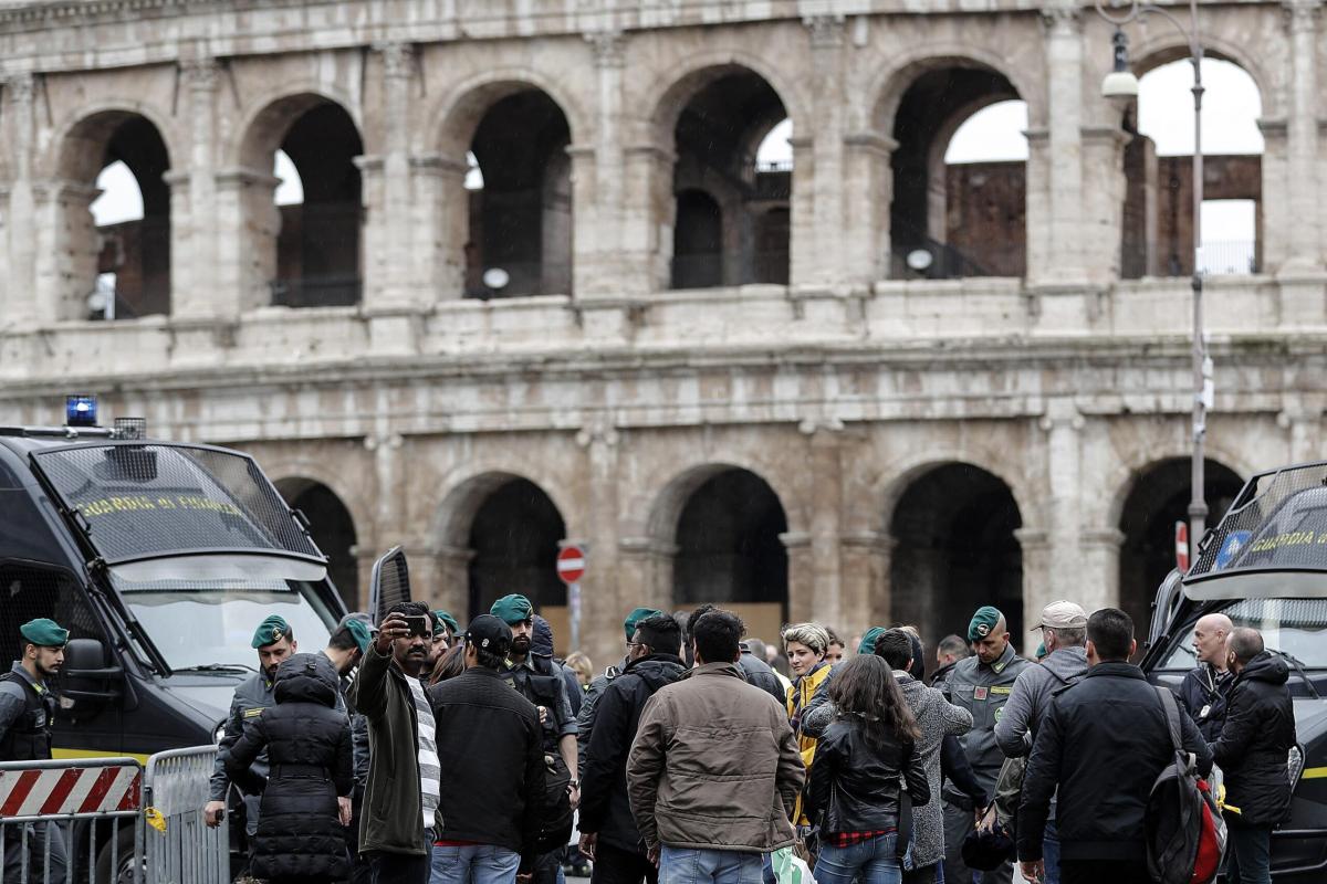 Via Crucis a Roma, viabilità in Tilt: Colosseo chiuso e autobus dev…