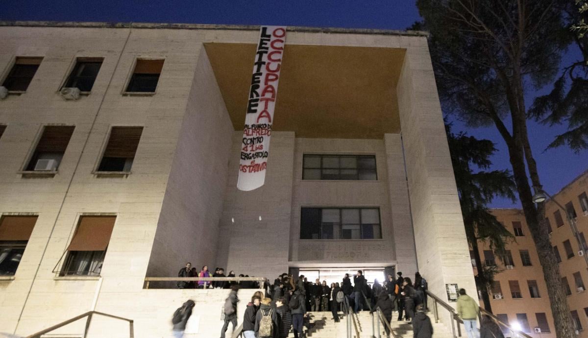 Cospito, studenti occupano la Facoltà di Lettere della Sapienza