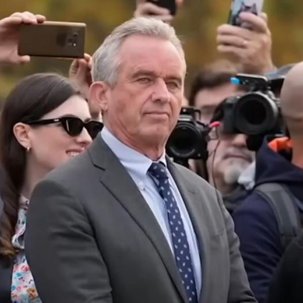 Robert Kennedy Jr, un no vax a capo della Sanità americana: disse che i vaccini causano l’autismo