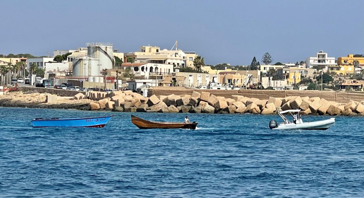 Lampedusa, oltre 4.200 migranti nell’hotspot, previsti trasferimenti