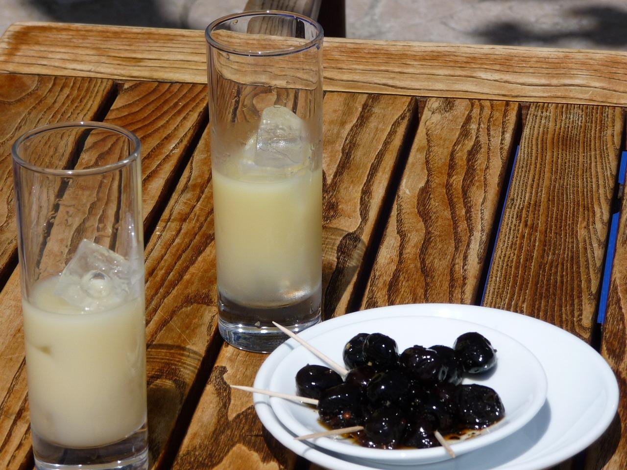 Pastis: l’aperitivo francese all’anice simbolo di Marsiglia