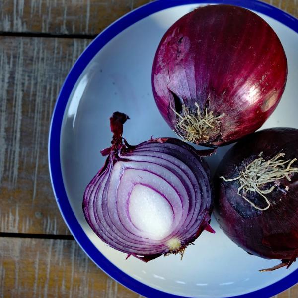 Cipolla caramellata: ricetta sfiziosa da usare in mille modi