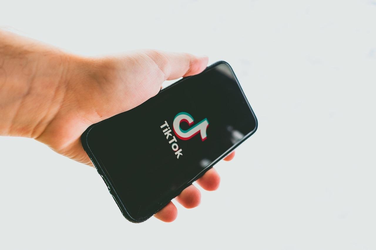 Genie di TikTok: cos’è, come funziona e quando arriverà in Italia il nuovo supporto di intelligenza artificiale