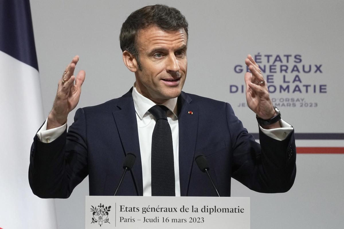 Guerra, Macron: “Non è tempo di trattative, ma le prepariamo”