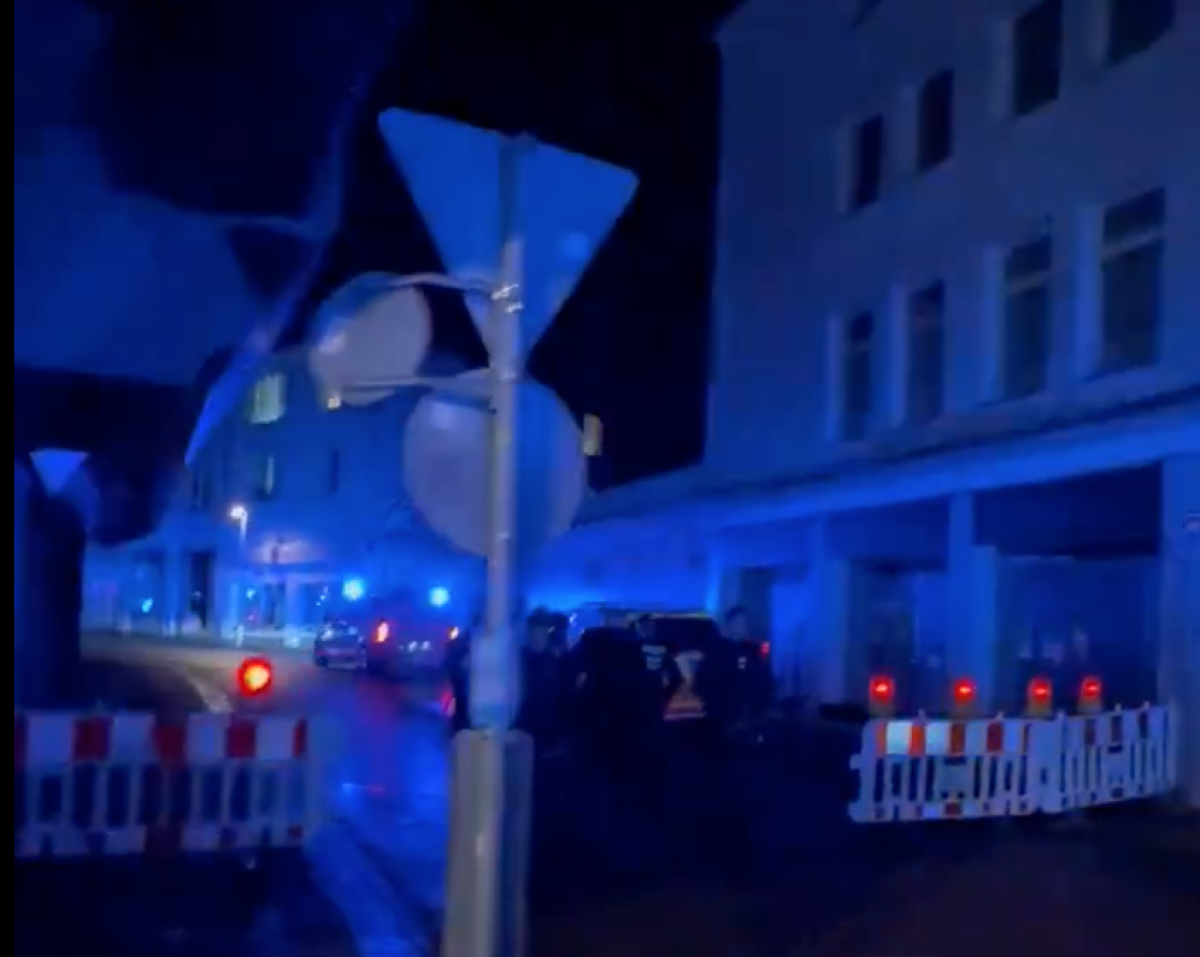 Germania, uomo accoltella gente per strada a Solengen: 3 morti e diversi feriti |VIDEO