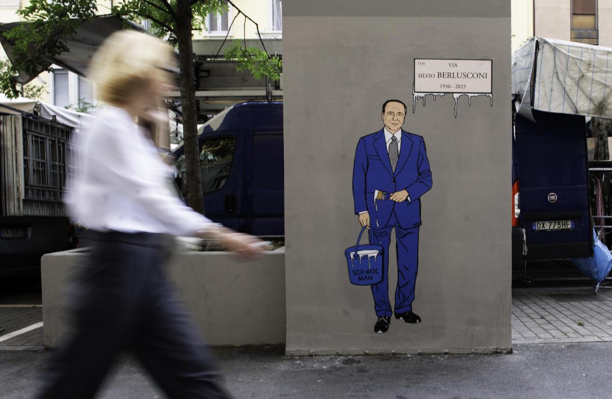 Vandalizzato il murale dedicato a Silvio Berlusconi a Milano