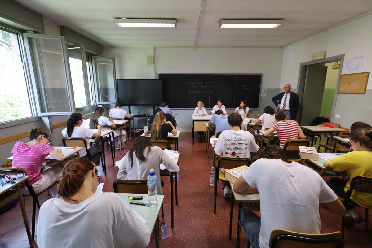 Apertura scuole a ottobre, Pacifico (Anief) : “Proposta di buon senso, con 40°gradi la didattica è impossibile”