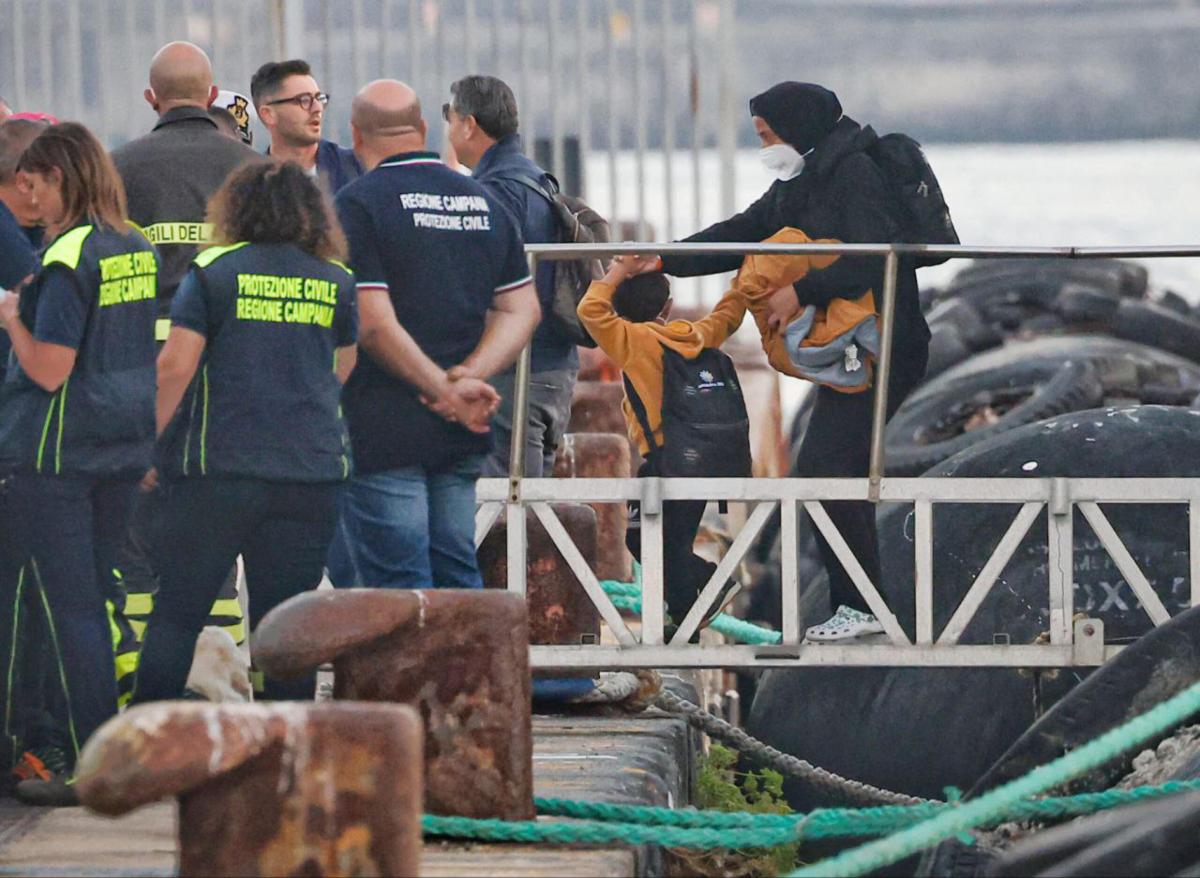 Migranti, nuovi sbarchi a Lampedusa: ora 798 nel centro dell’isola