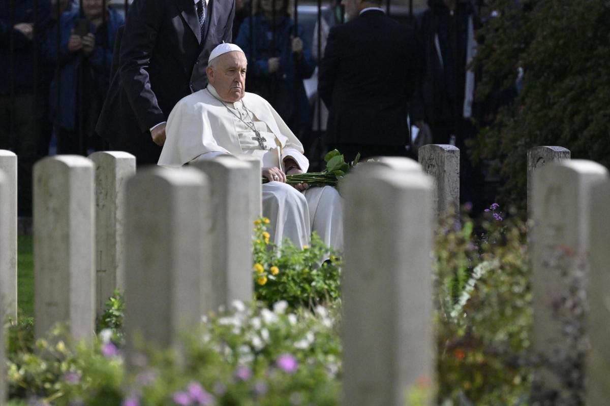 Papa Francesco: “La guerra toglie umanità”