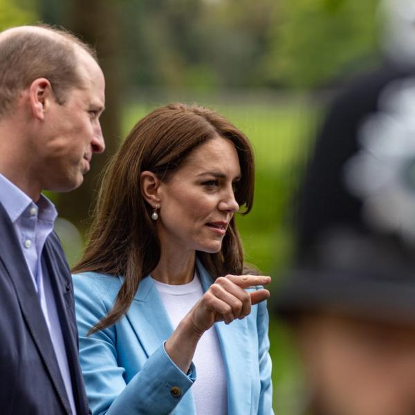 Kate Middleton suona al pianoforte con la band ucraina Kalush Orchestra all’Eurovision