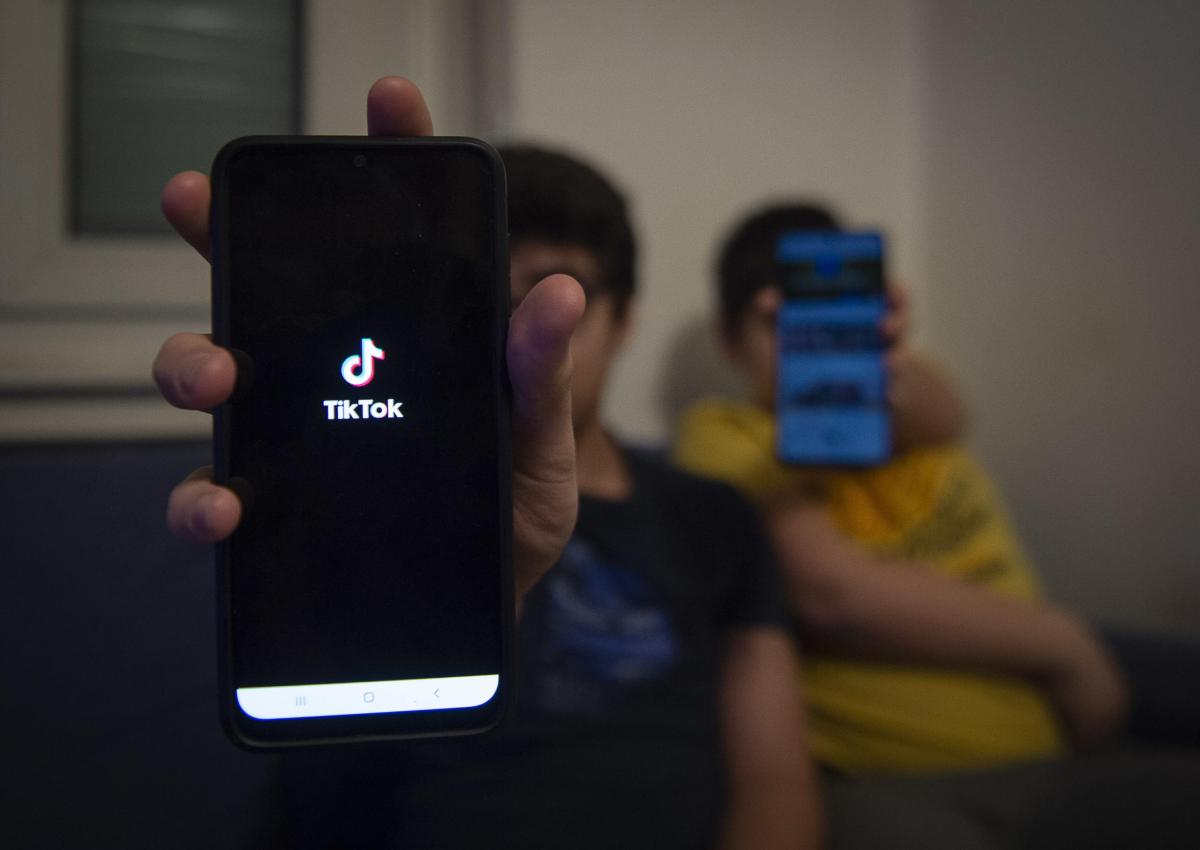 L’FBI lancia un allarme su TikTok: “E’ un problema di sicurezza naz…